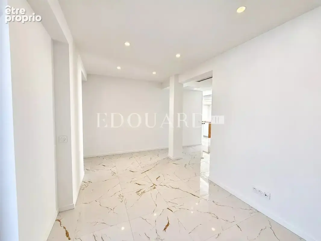 Somptueux quatre pièces à vendre avec belle vue sur la ville et la mer, en plein centre de Roquebrune Cap Martin - photo 26