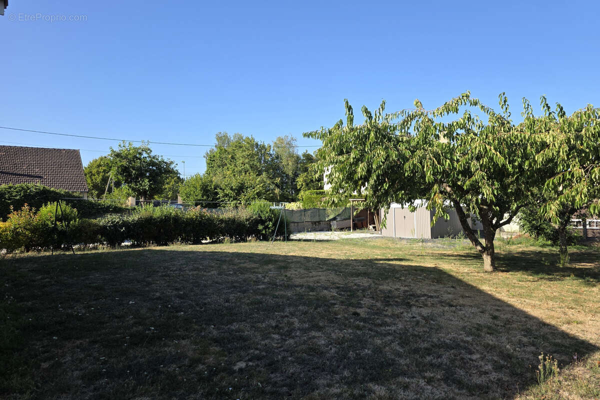 Joli pavillon de plain-pied avec jardin en retrait de la ville - photo 19