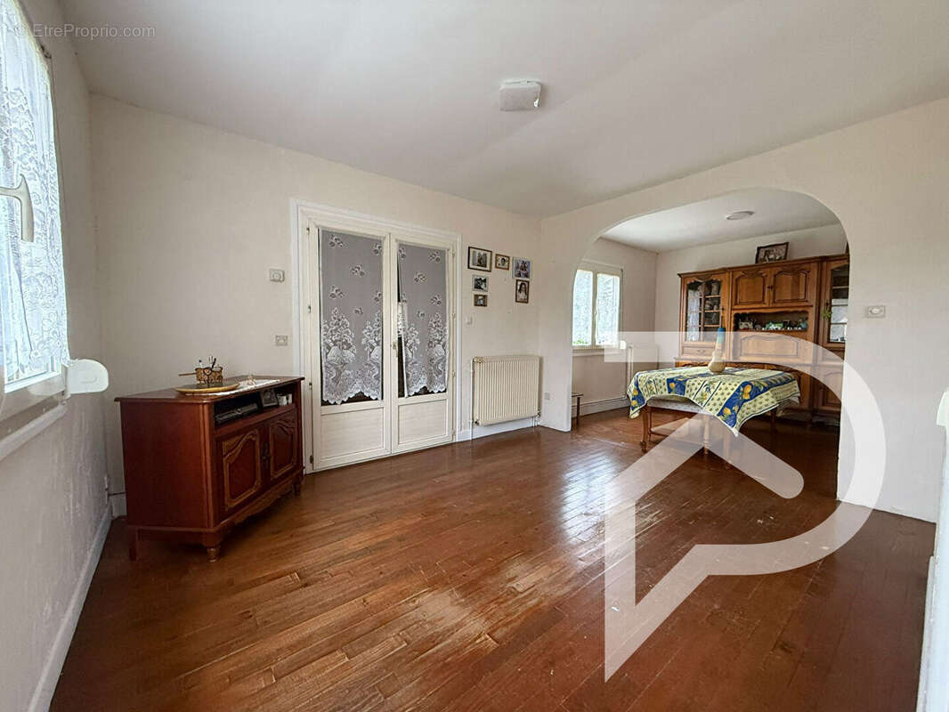 Maison à ESTREES-SAINT-DENIS