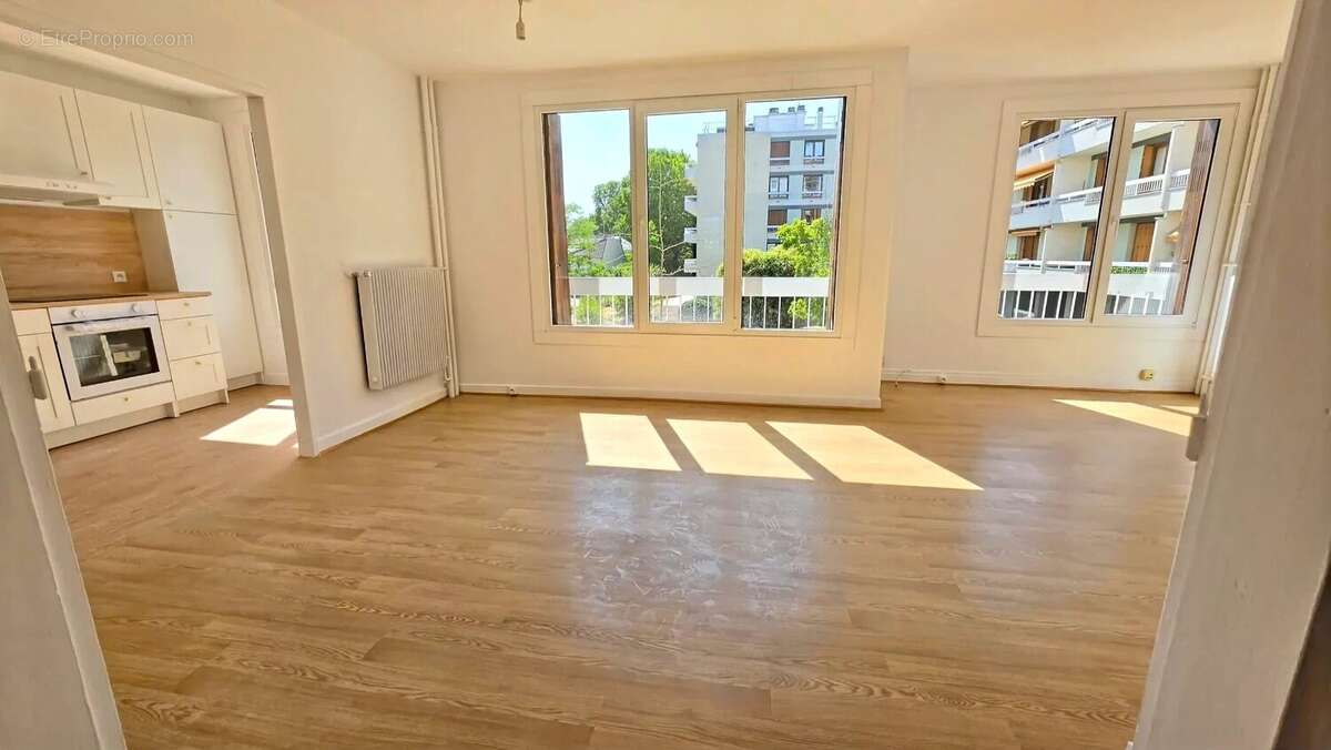 Élégant appartement familial de 80 m² entièrement rénové avec cave, stationnement et garage - photo 3