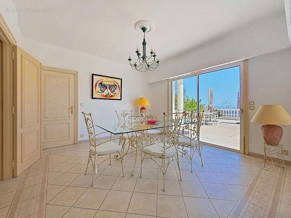 Maison à MANDELIEU-LA-NAPOULE