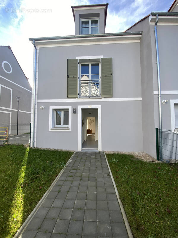 Maison à CHENNEVIERES-SUR-MARNE