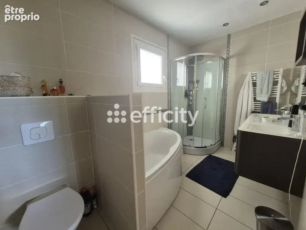Maison 174 m² à Confolens  - photo 8