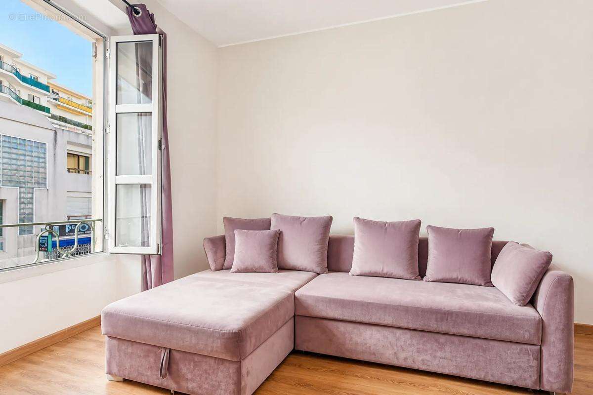 Appartement T2 lumineux avec potentiel à Nice - photo 2