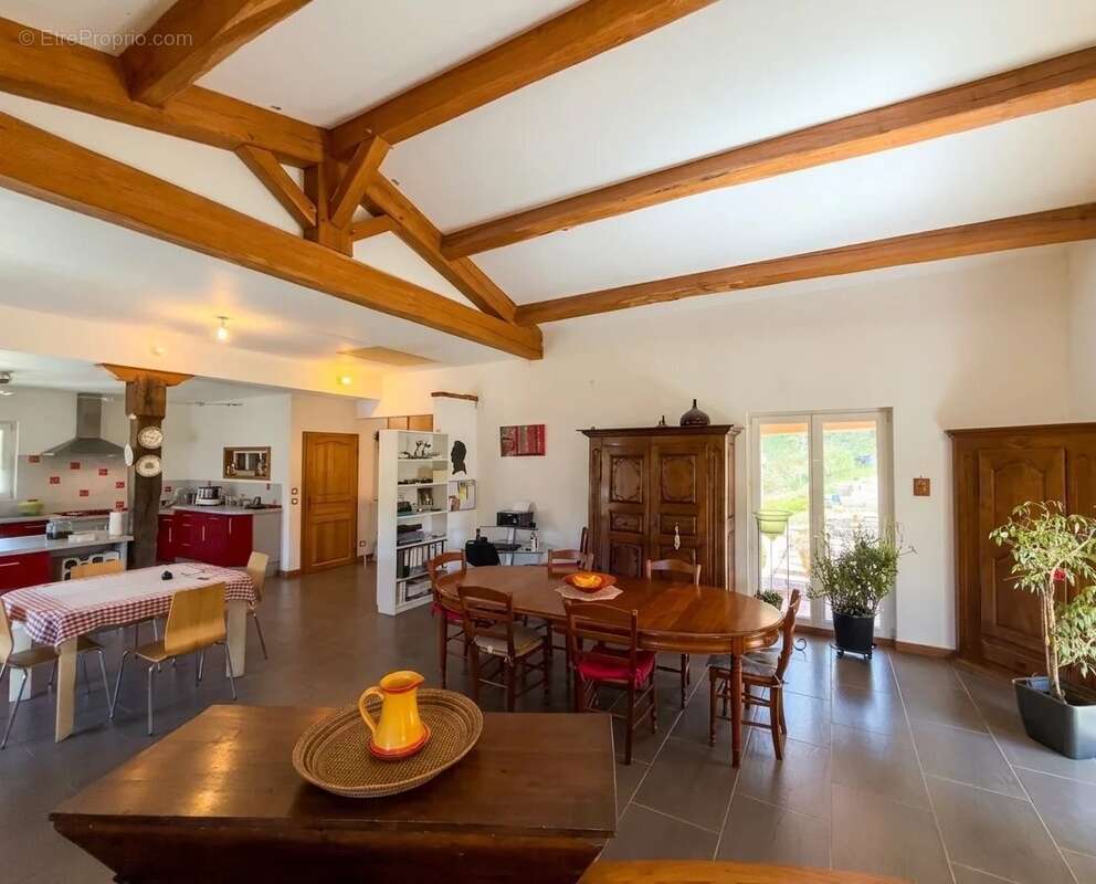 Maison à BESSE-SUR-ISSOLE