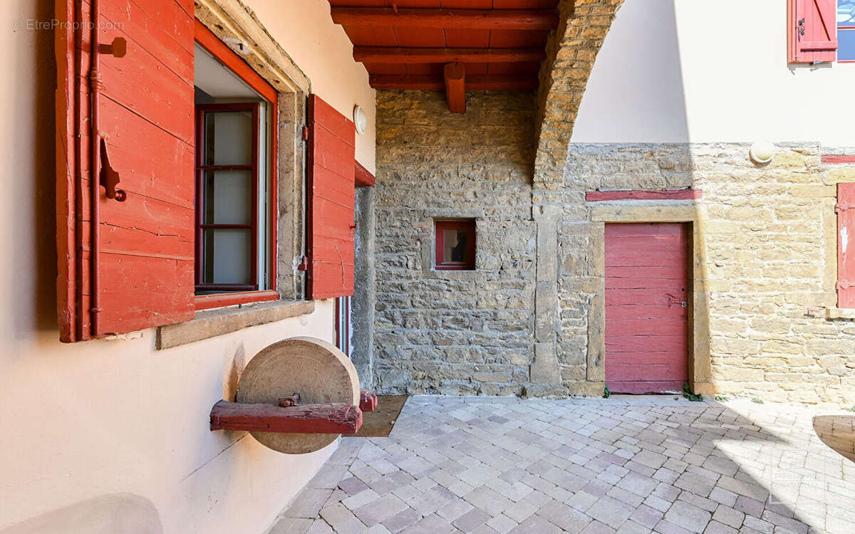 Maison à SAINT-CYR-AU-MONT-D'OR