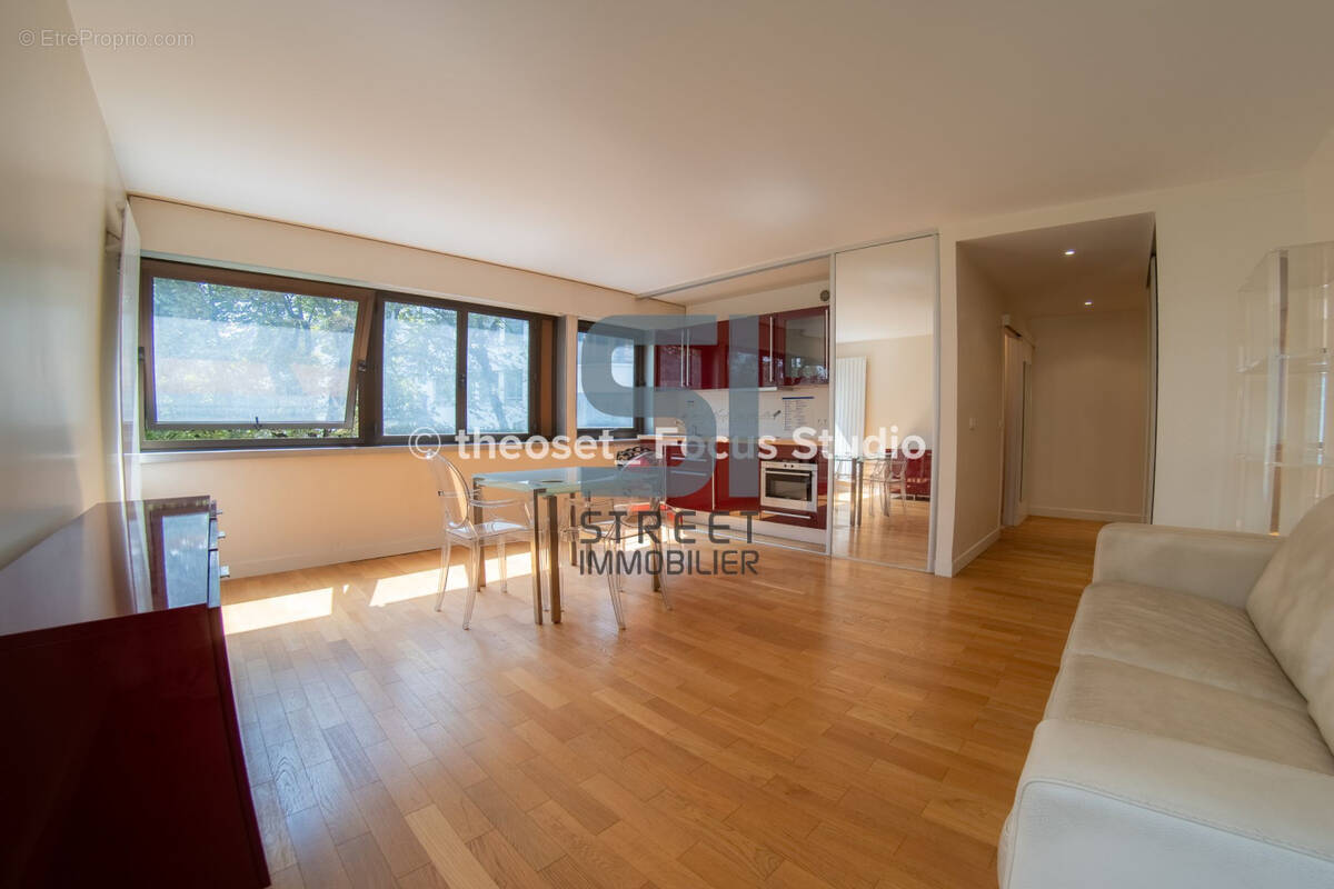 Appartement à PARIS-8E