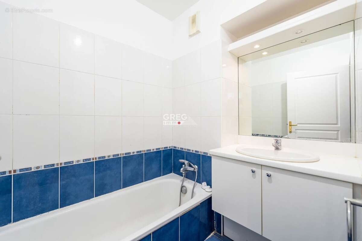 Appartement à SAINT-LAURENT-DU-VAR