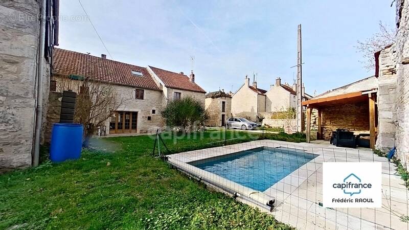 Maison à IS-SUR-TILLE