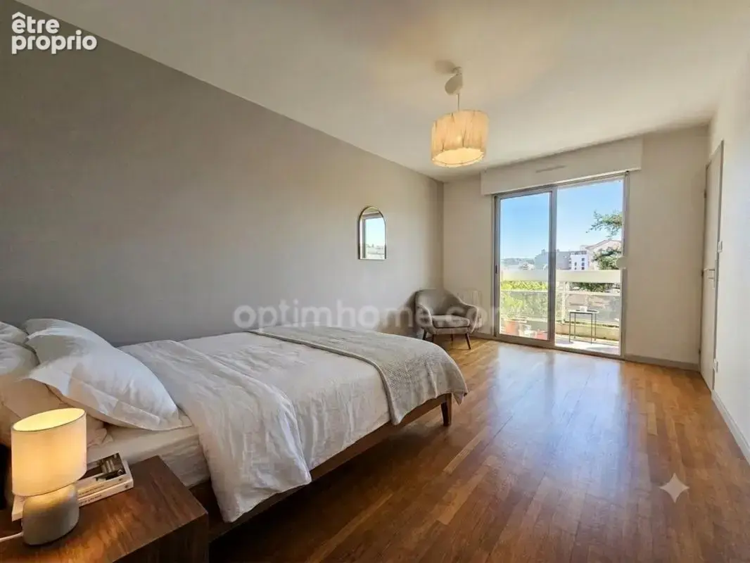 VILLEURBANNE La Doua – à vendre T4, 3 chambres, traversant rénové de 90 m² avec balcon, cave - photo 2