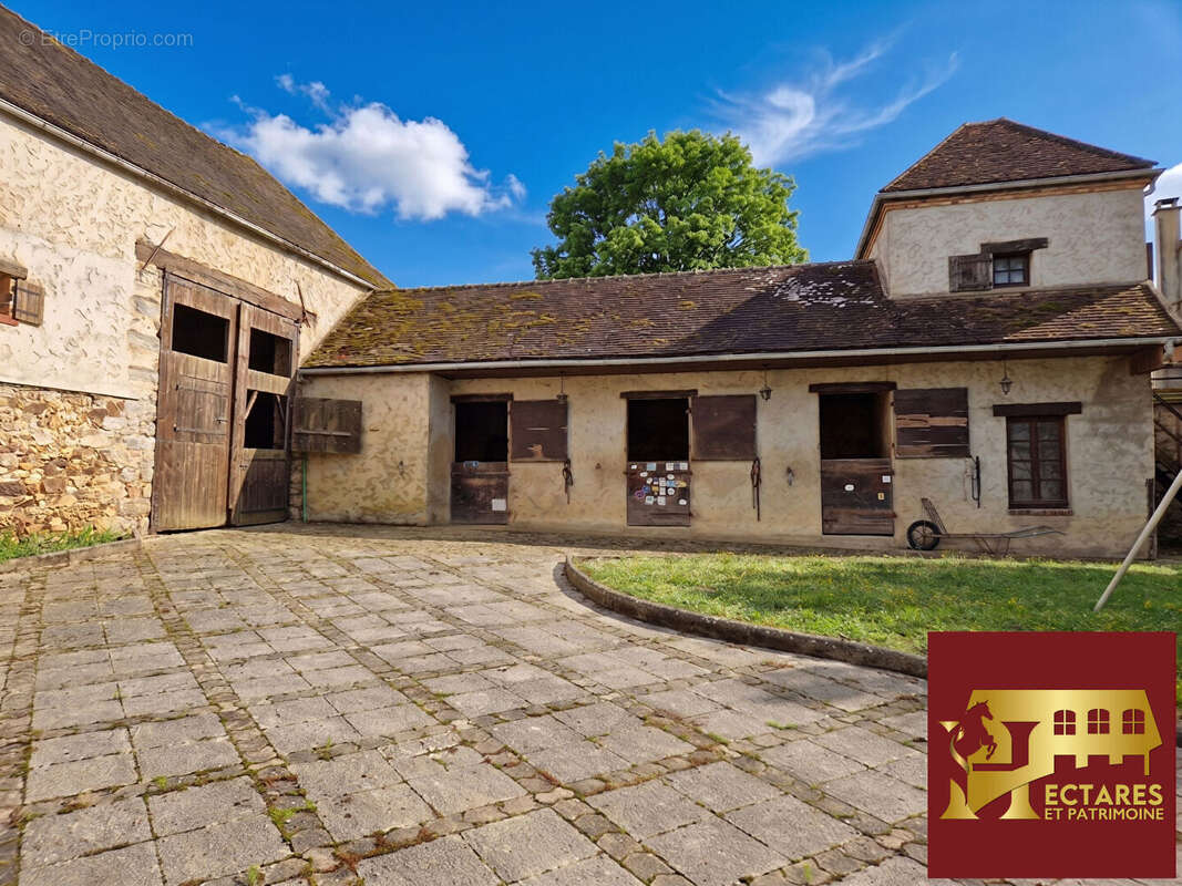 Maison avec boxes et 1.2 ha  à 45 minutes Fontainebleau - photo 2