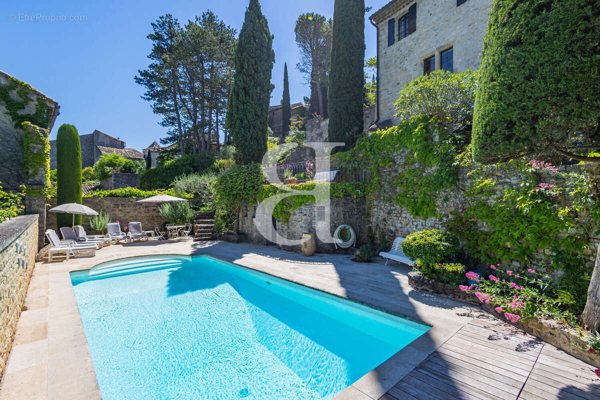 Maison 304 m² à Vaison-La-Romaine  - photo 4
