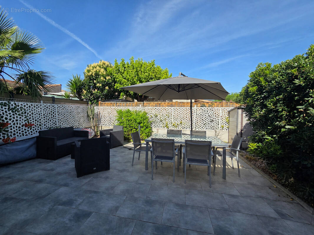 Maison à VIC-LA-GARDIOLE