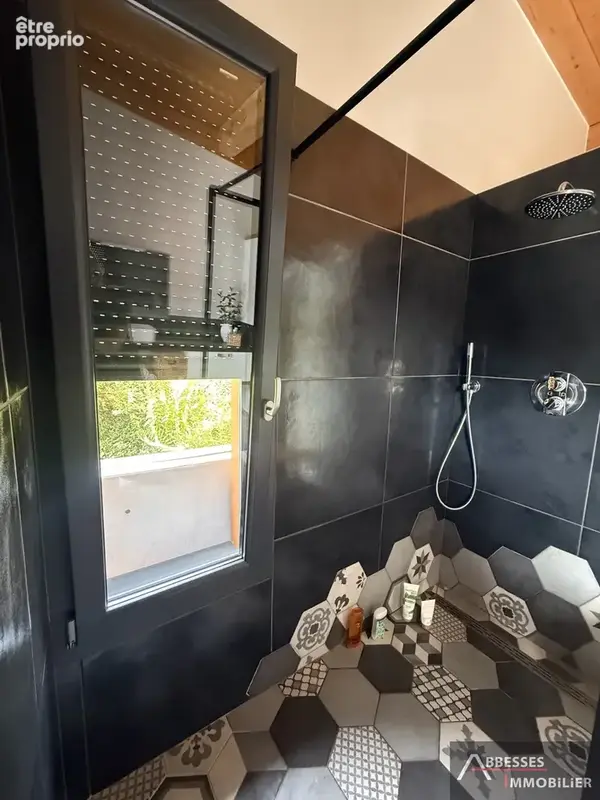 EN EXCLUSIVITÉ - A 2 min de REMIREMONT : pavillon Xilome de plain pied avec piscine et jaccuzzi. - photo 15