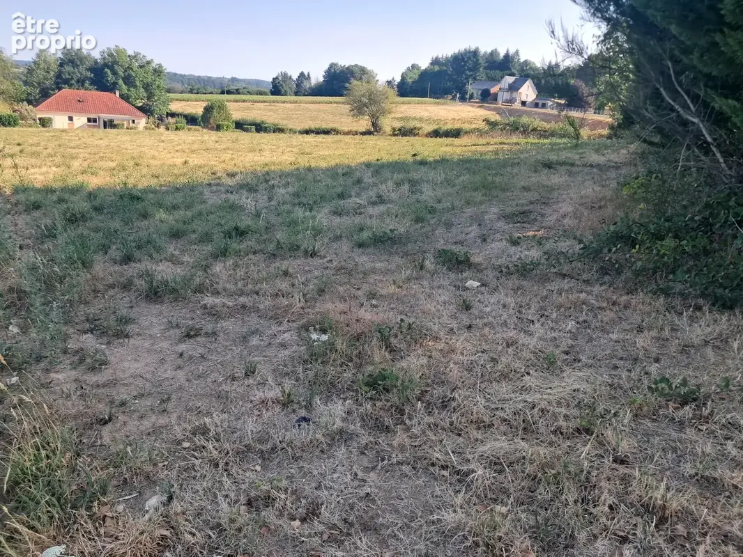 Terrain constructible de 3 085 m2 à Montgibaud   Cadre naturel et calme . - photo 4