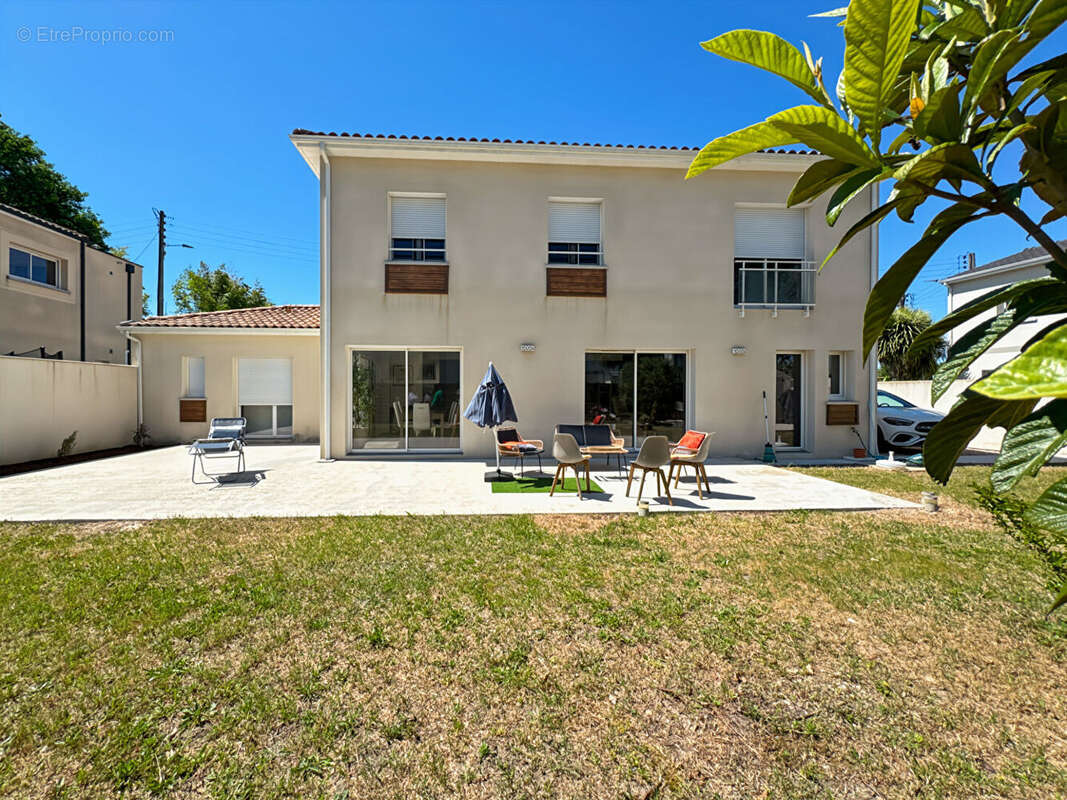 Maison à VILLENAVE-D&#039;ORNON