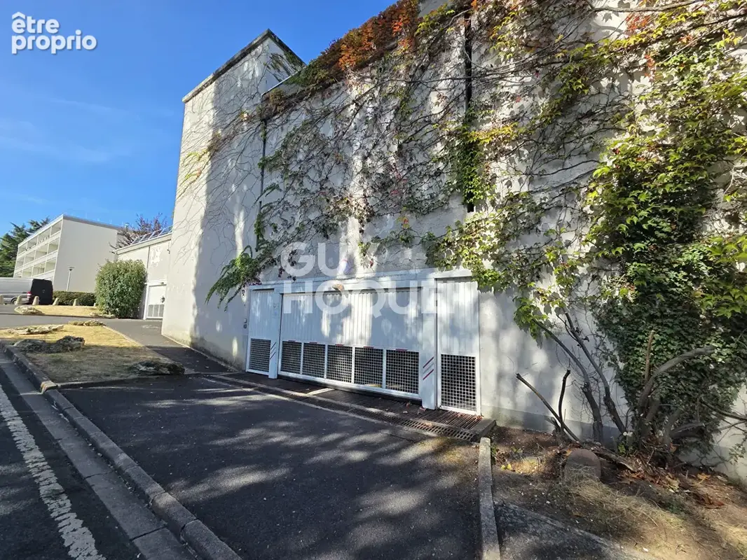Photo Parking à Evry au prix de 10 900€