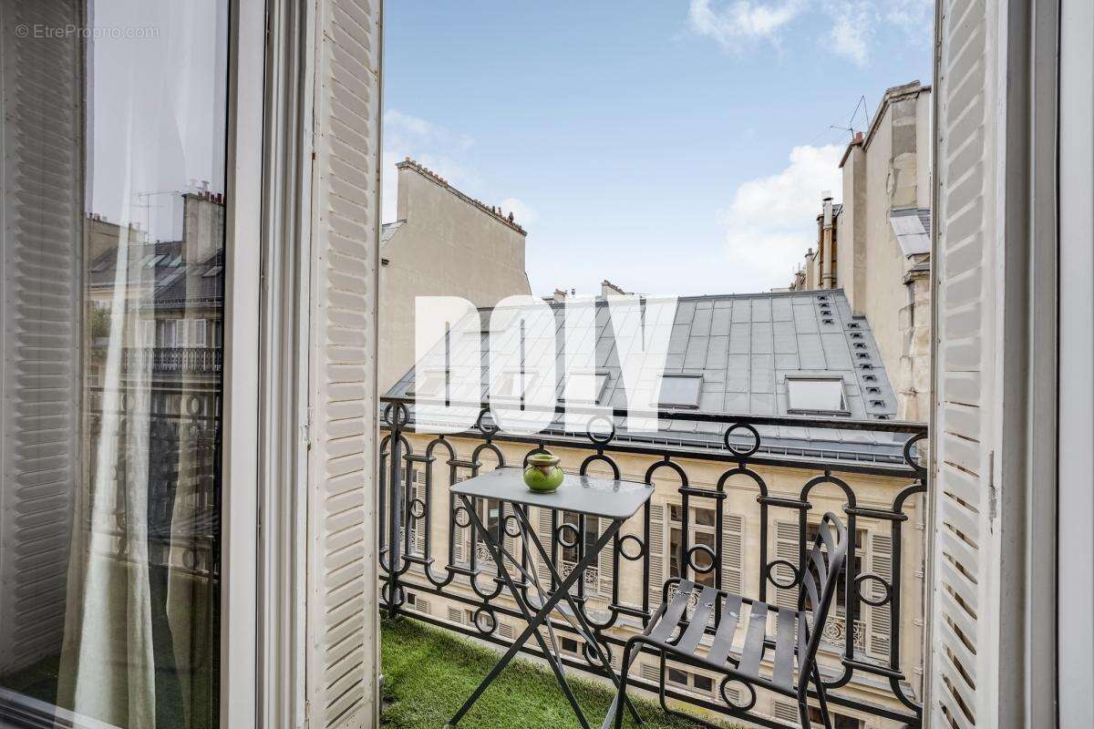 Appartement à PARIS-8E