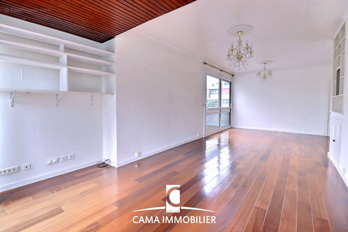 Appartement à FONTENAY-LE-FLEURY