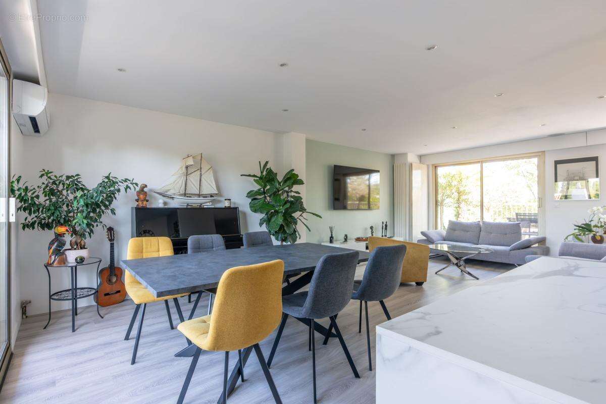 Appartement à SAINT-MAUR-DES-FOSSES