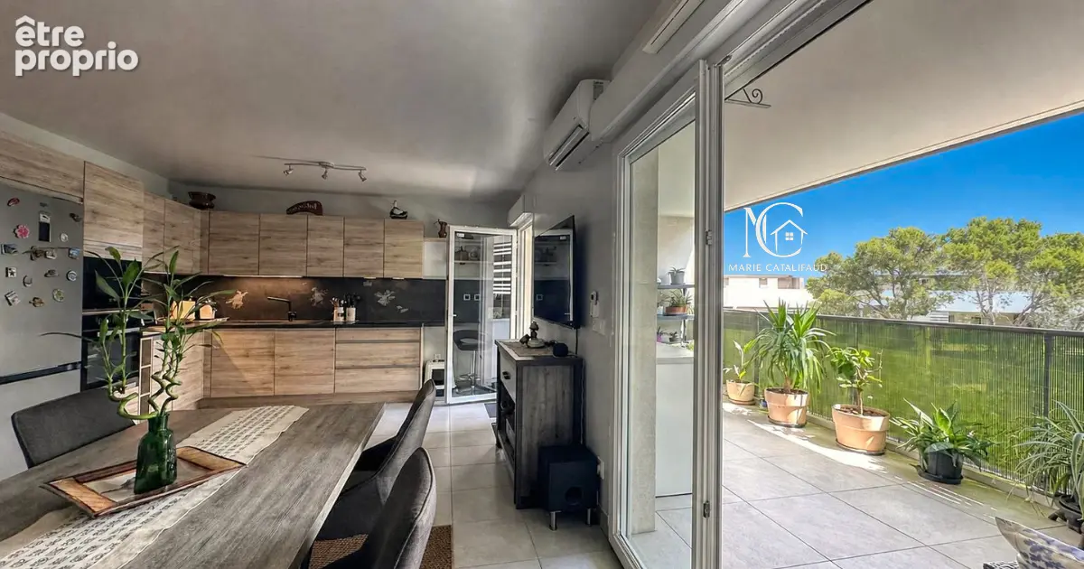 À VENDRE - Beau 2 pièces de 53 m² avec grande terrasse, PISCINE et parking - photo 3