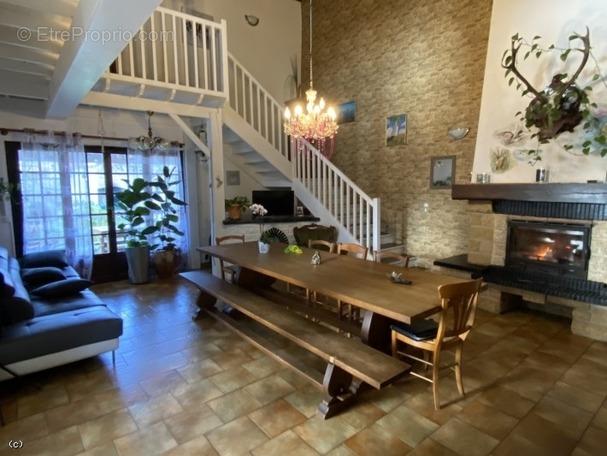 Maison à NANTEUIL-EN-VALLEE