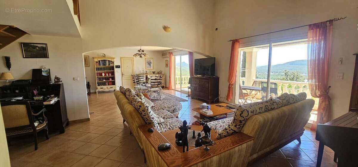 Superbe villa de plain-pied de 126 m² avec piscine à débordement – Garéoult - photo 5