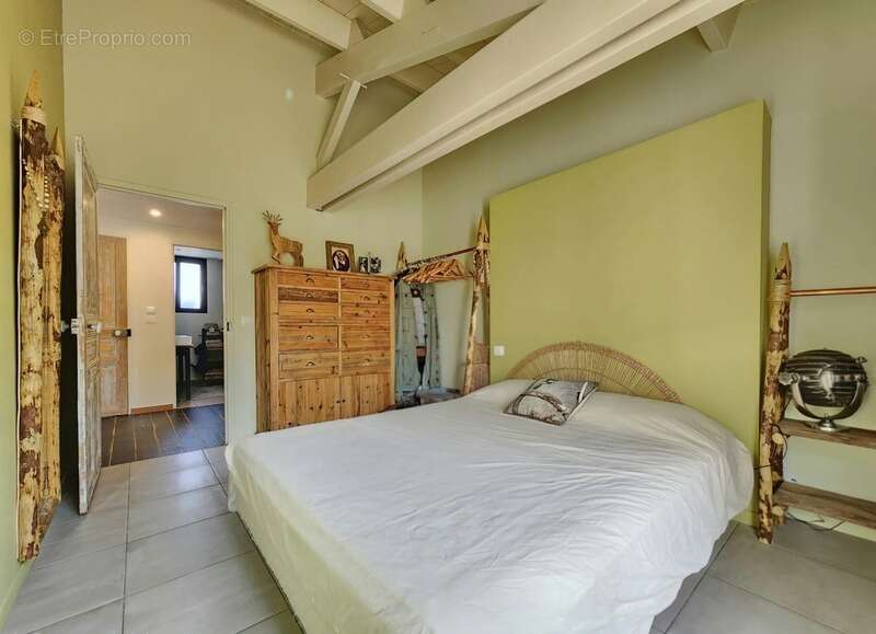 Maison à CROIX-CHAPEAU