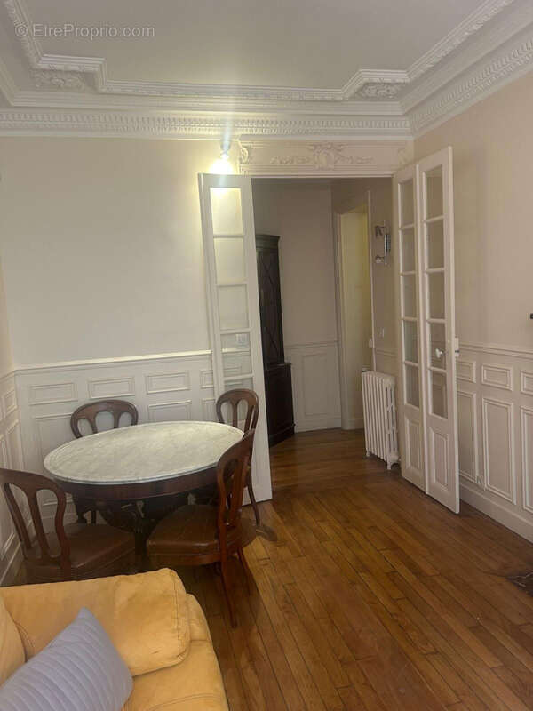 Appartement à PARIS-16E