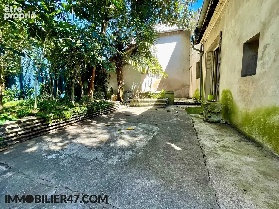 Maison de village  en pierre avec jardin a restaurer - photo 2