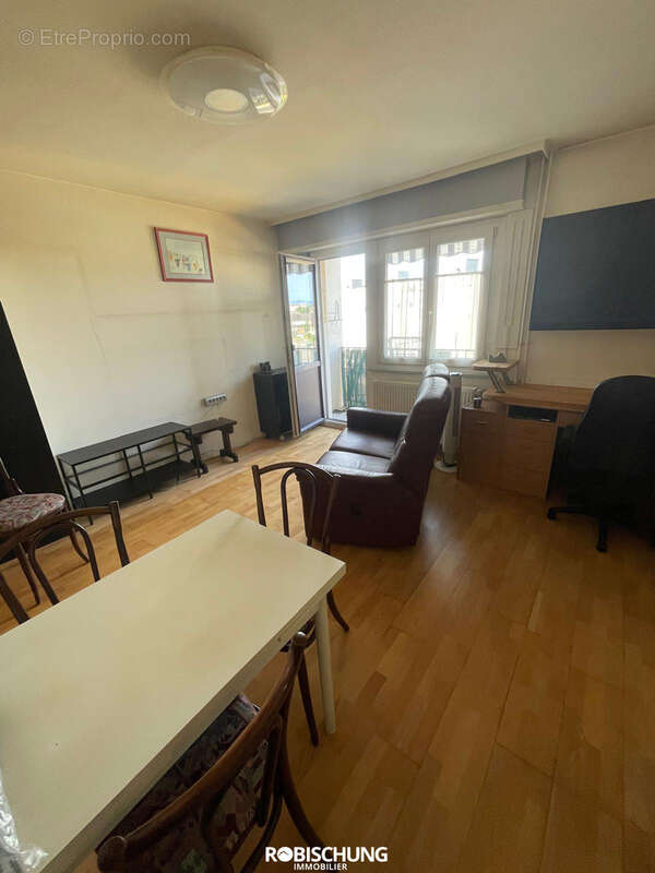 MULHOUSE: Studio de 30 m2 avec balcon   Résidence Les Violettes - photo 3