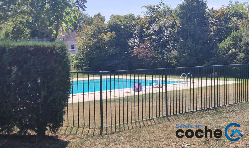 Appartement à CHARBONNIERES-LES-BAINS