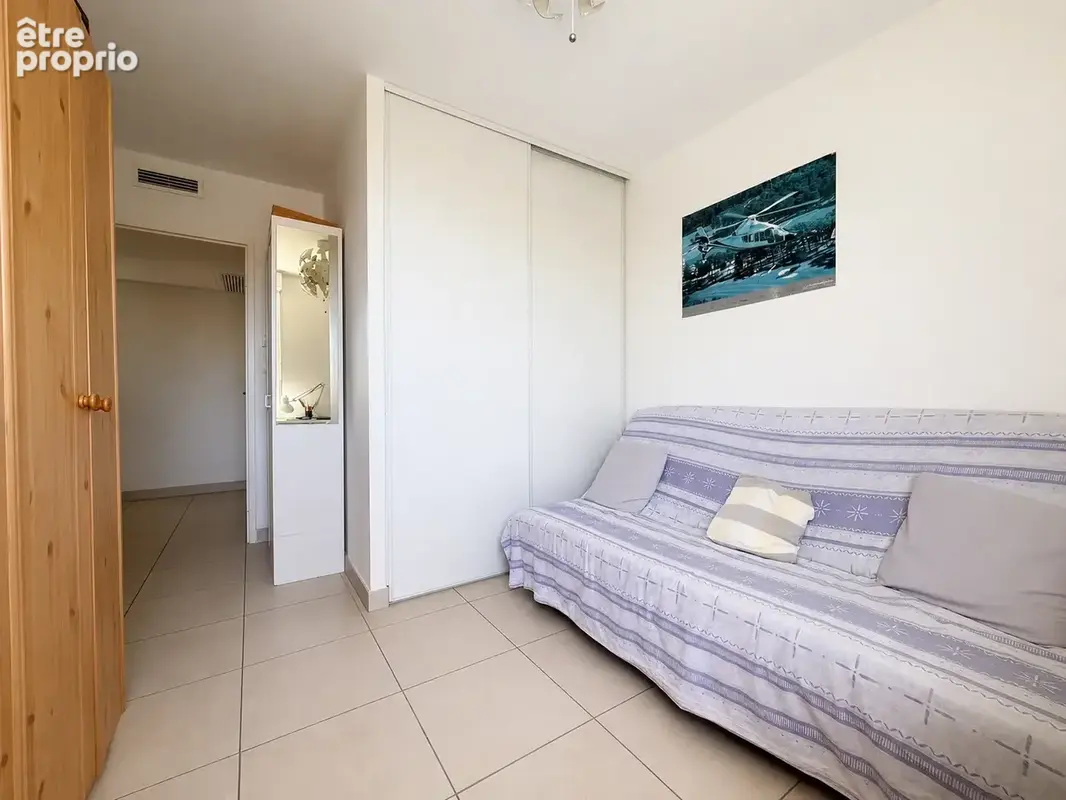 'Au sein d'une résidence sécurisée et parfaitement entretenue, venez découvrir ce magnifique appartement T4 au - photo 11