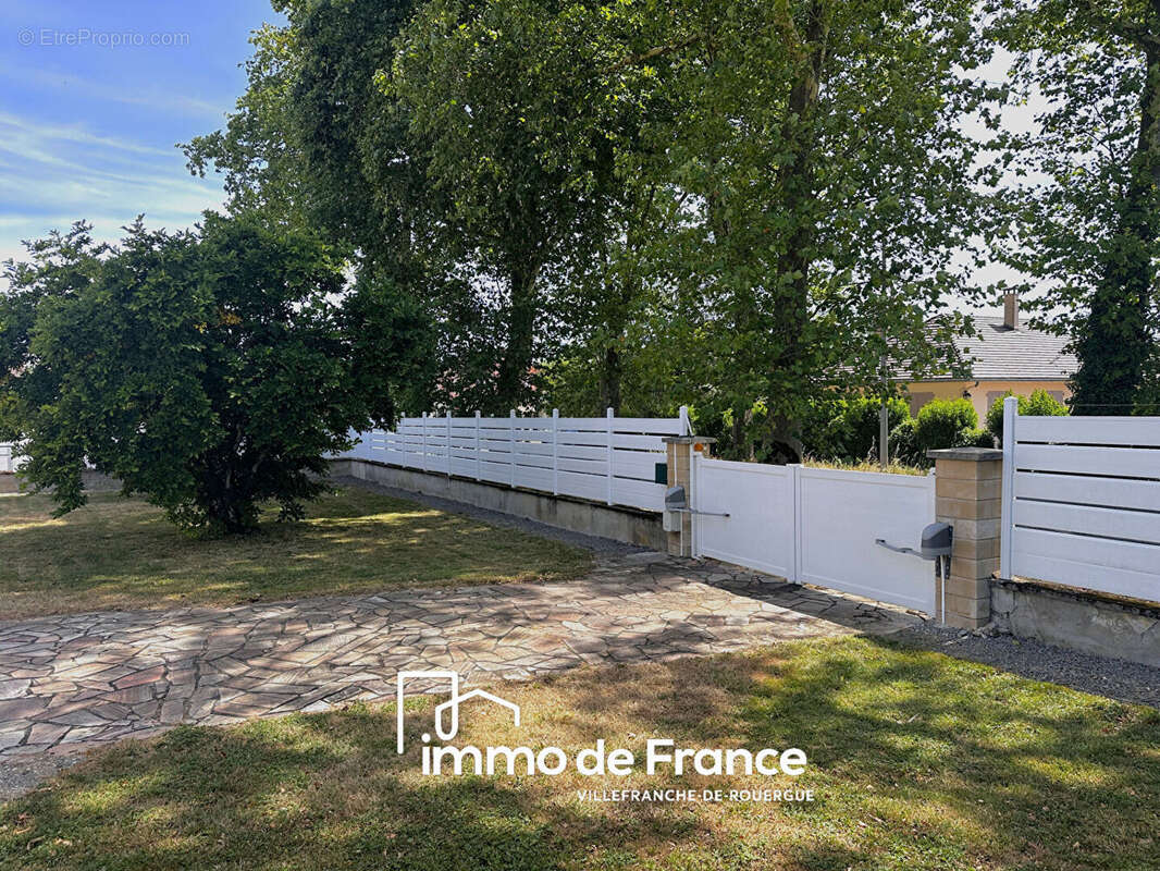 Maison Vailhourles 204 m² habitables, 6 chambres, garage et abri camping-car sur 1075 m² de terrain clos - photo 12