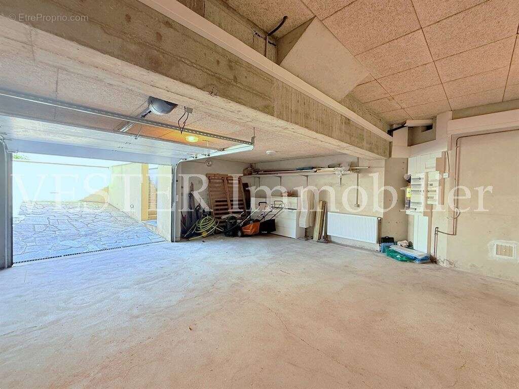 Maison renovee avec piscine - centre village - photo 19