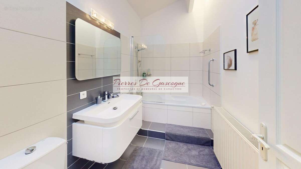 photob1133f2a1221f4c26417b775469eca8d - Maison à CASTERA-VERDUZAN