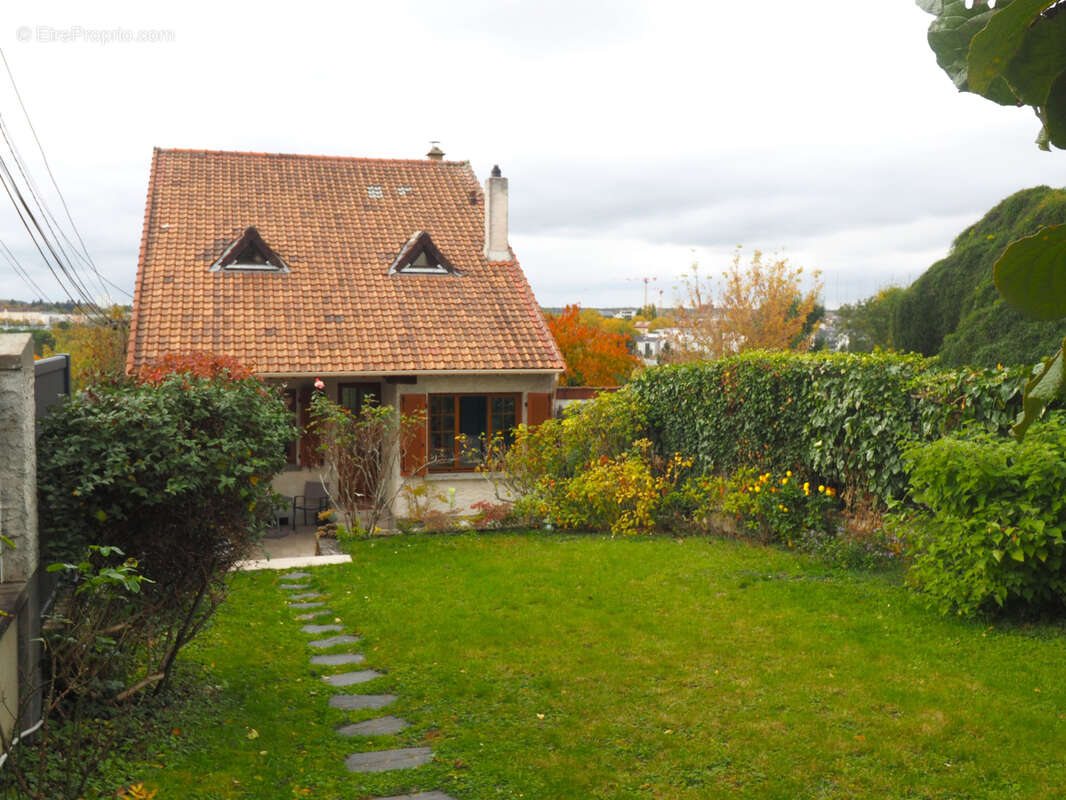 Maison à VAUX-LE-PENIL