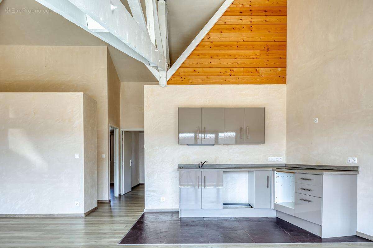 Lumineux Appartement  3 pièces 99.64 m2 Superbes Volumes  Etat impeccable - photo 2
