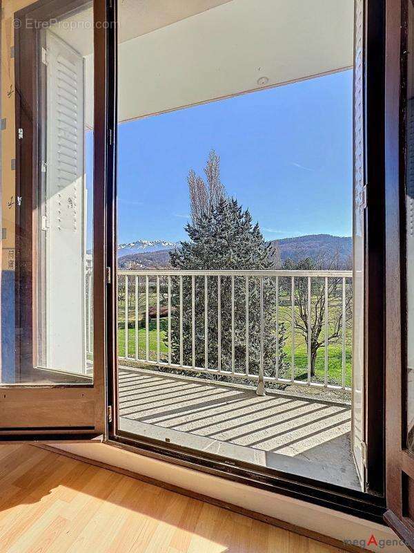 Appartement à LE PONT-DE-CLAIX