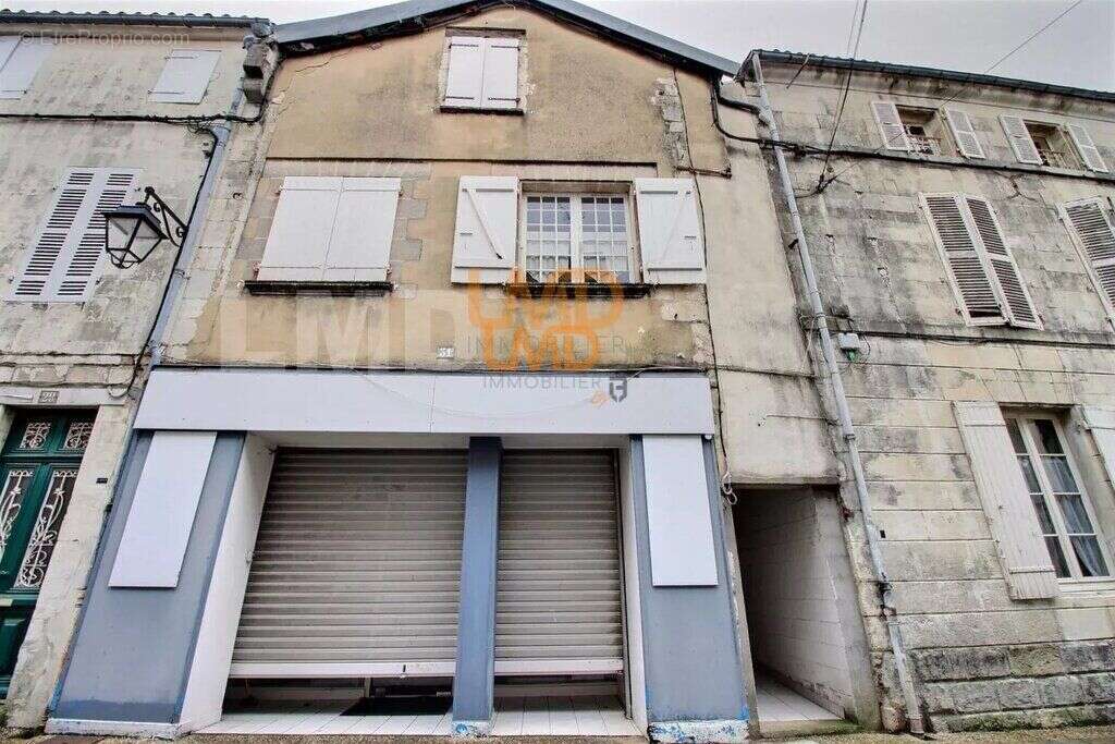 Maison à SAINT-JEAN-D'ANGELY