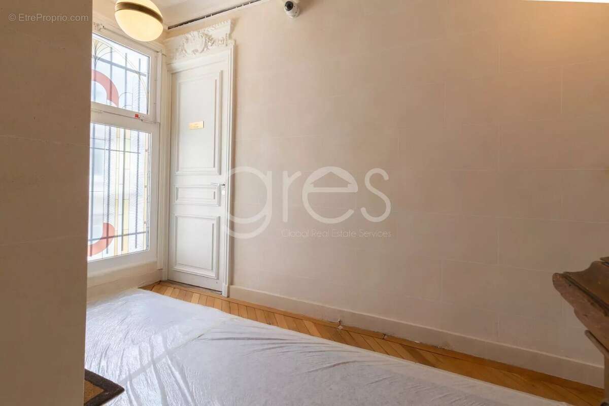 75008 paris triangle d’or / marbeuf. vente studio investissement. - photo 16