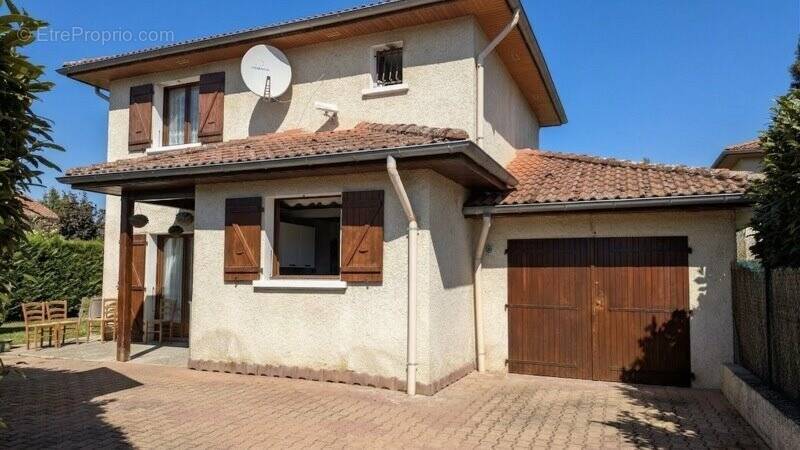 Maison à LA TOUR-DU-PIN