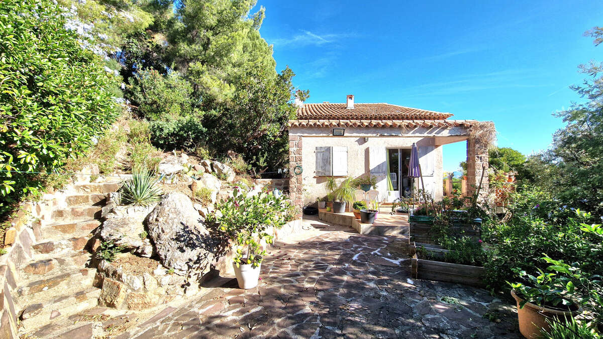 Maison à LES ISSAMBRES