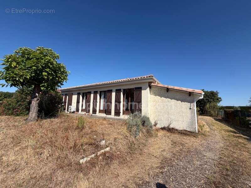 GALGON – Maison de plain-pied avec 3 garages - photo 2
