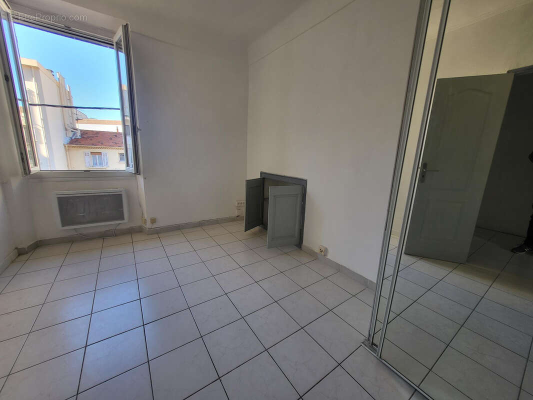 Appartement à LE REVEST-LES-EAUX