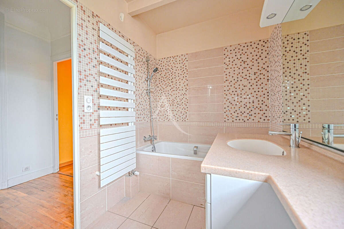 Maison à LE PERREUX-SUR-MARNE