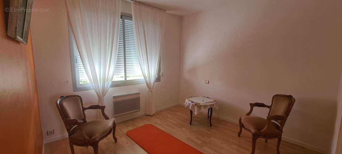 Maison à CHAMPAGNE-LES-MARAIS