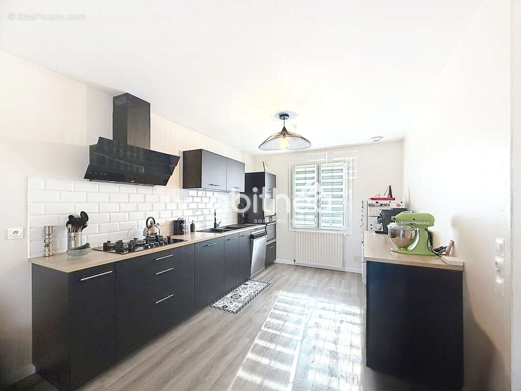 La BOIXE - VARS, Maison rénovée de 140 m2 avec sous sol aménagé - 5 chambres - photo 5