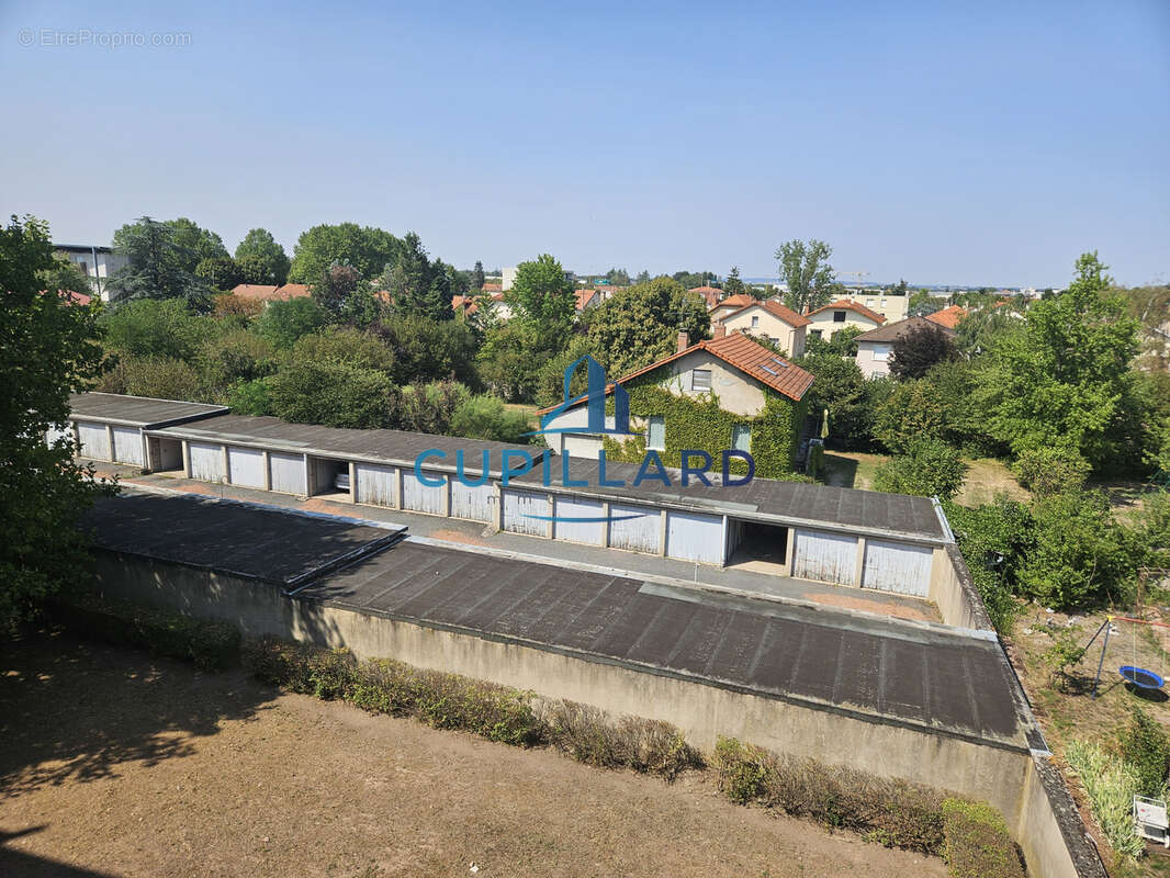 Appartement T4 avec balcon - cave et garage - Vue dégagée - photo 11