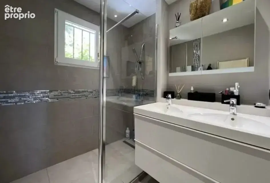 Maison rénovée avec jardin et piscine - photo 10